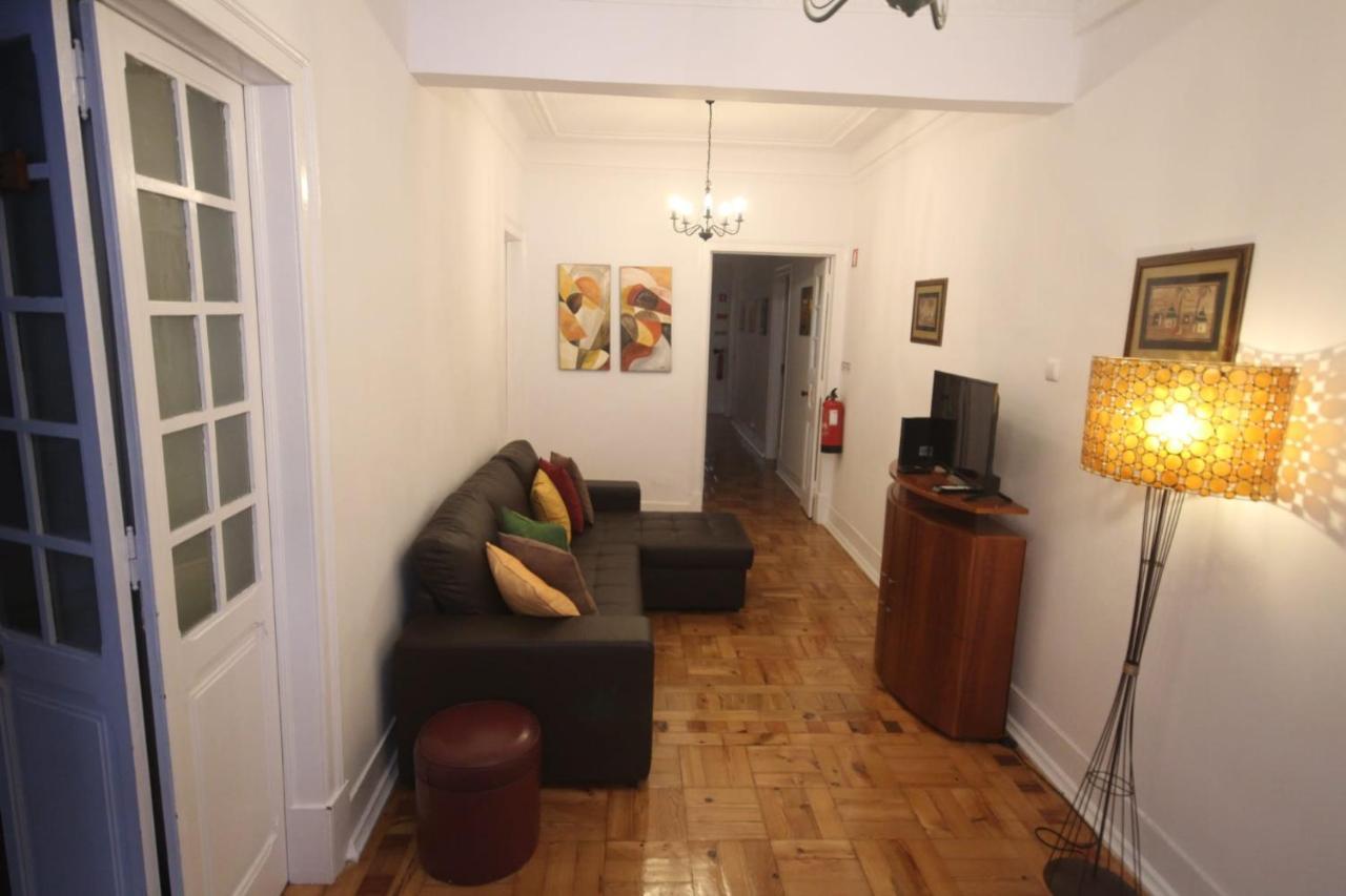 Ocean M1 R4 - Large Double Room With Shared Bathroom In City Center Лиссабон Экстерьер фото