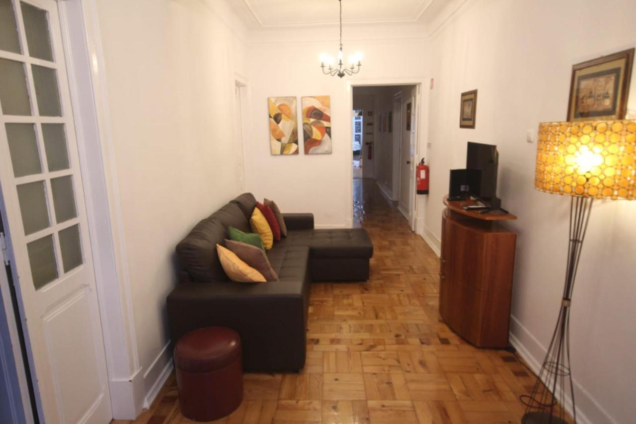 Ocean M1 R4 - Large Double Room With Shared Bathroom In City Center Лиссабон Экстерьер фото